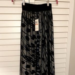 Melissa McCarthy MIDI overlay skirt